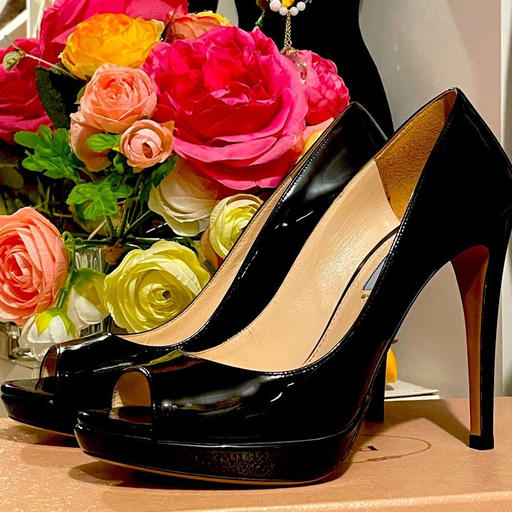 Prada Vernice peep toe black